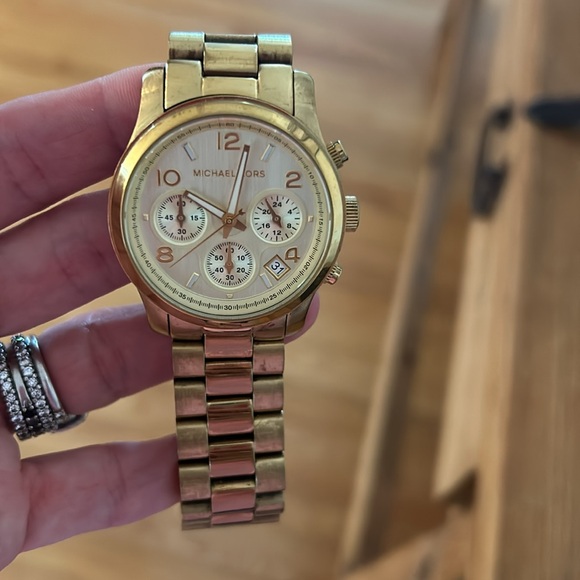 Michael Kors gold watch - Picture 8 of 9